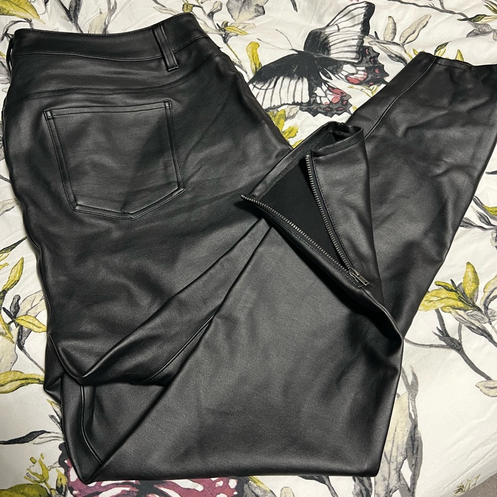 Torrid sz 16s black pleather stretch moto pants NWOT